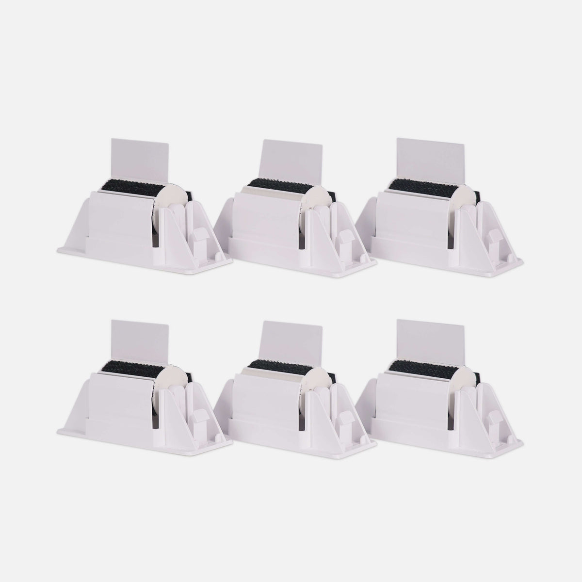 Set aus sechs PawSwing® Katzenbürstenmodulen, angeordnet zur Darstellung der robusten Filz-Pflegefläche