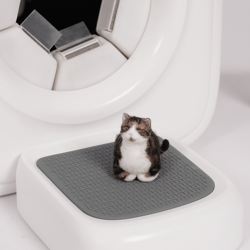 Detailansicht individueller PawSwing® Katzen-Filzfiguren aus hochwertigen Materialien für einen realistischen Look